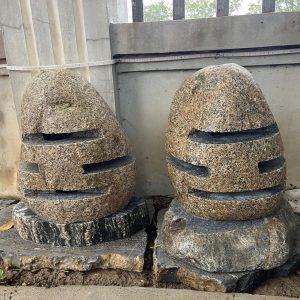 Đèn đá sỏi sân vườn